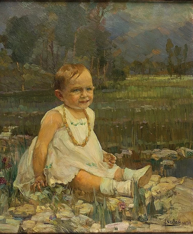 Bambina con collana sul prato